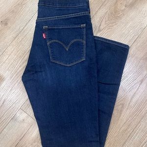 NWOT Pull up Levi’s jeans